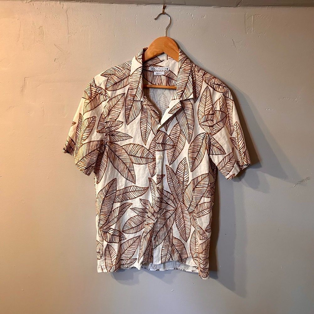 Zara Linen Cotton Blend Tropical Button Down Shirt Size Medium Cream and Brown